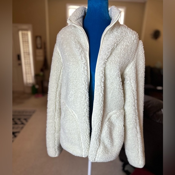 Reversible Winter White Weatherproof Jacket - Teddy Bear Fuzzy Side Sz Medium - Picture 2 of 9